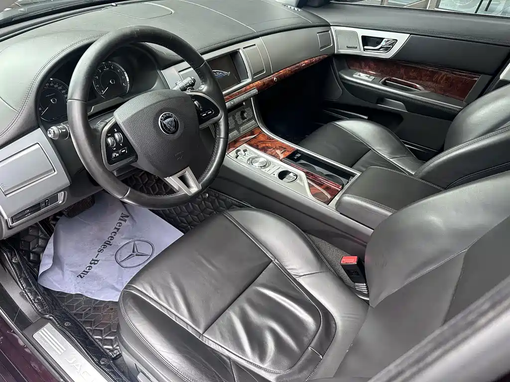 Jaguar XF 2014 — фото 16
