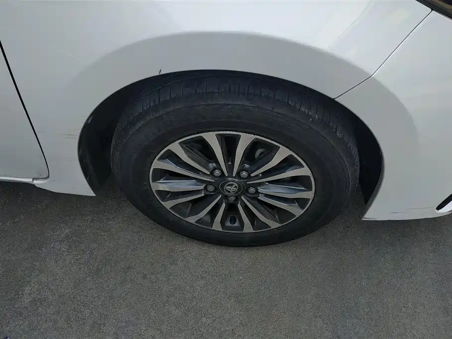 Toyota Corolla 2018 — фото 6