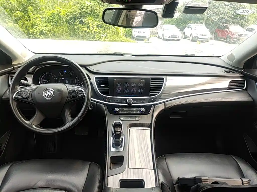 Buick LaCrosse 2017 — фото 10