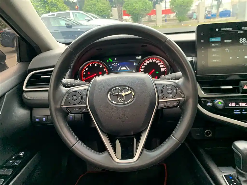 Toyota Camry 2022 — фото 15