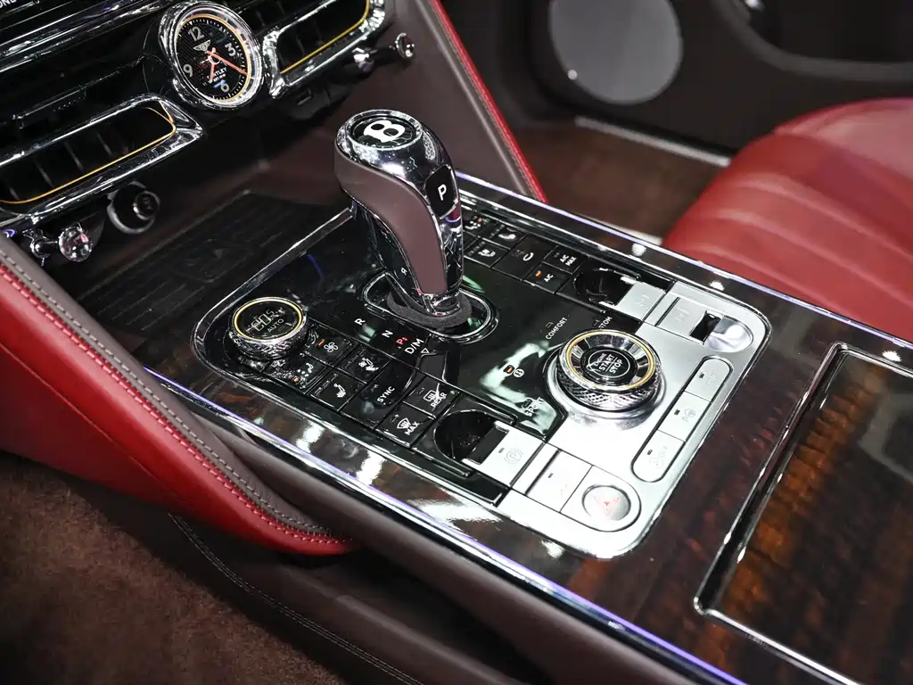Bentley Flying Spur 2021 — фото 16