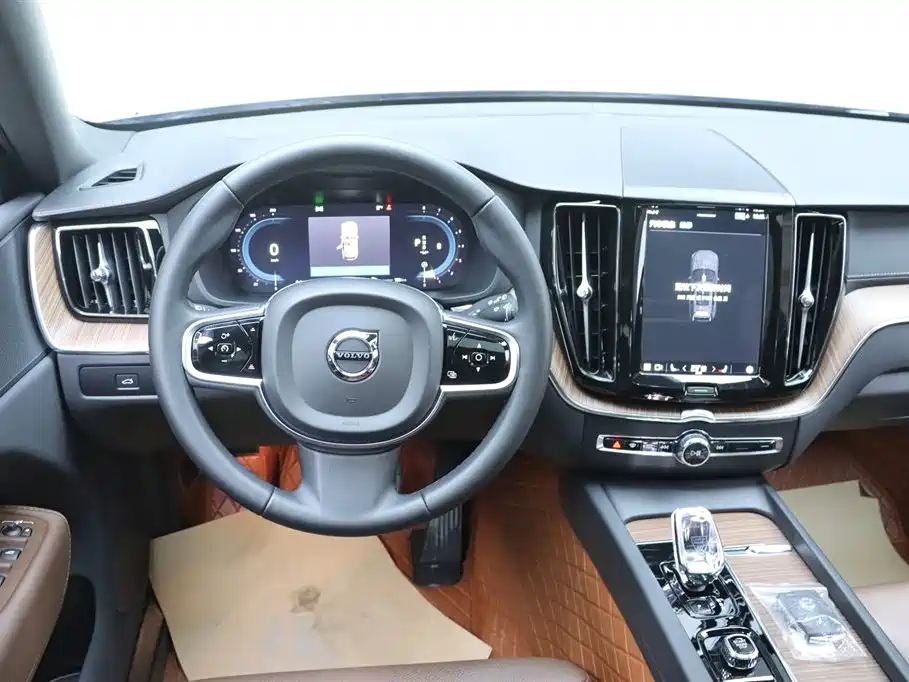 Volvo XC60 2024 — фото 26