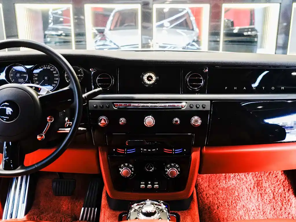Rolls-Royce Phantom 2014 — фото 12