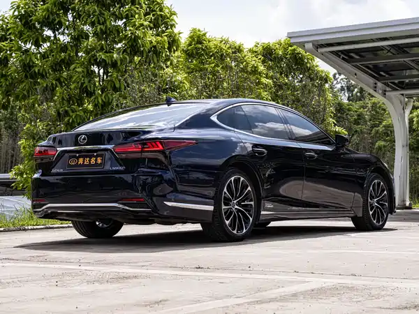 Lexus LS 2021