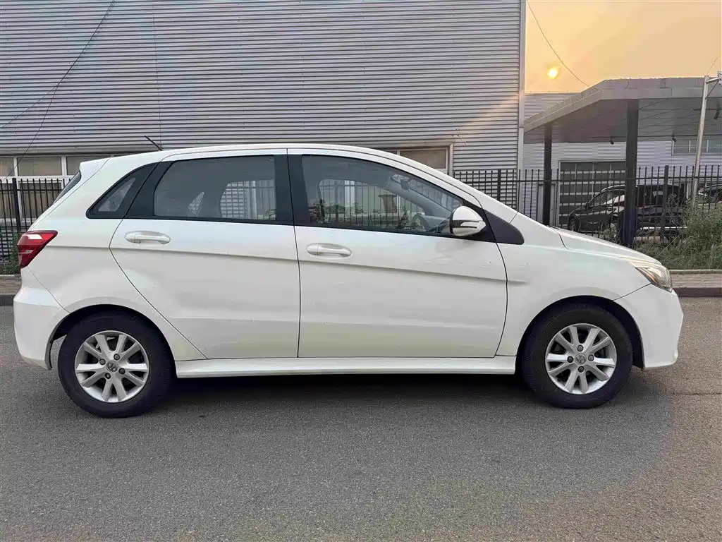 BAIC New Energy EV 2015 — фото 15