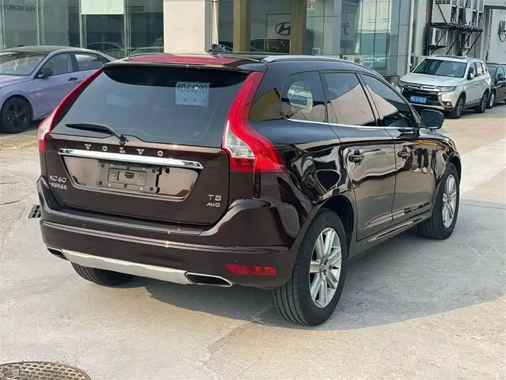 Volvo XC60 2017 — фото 4