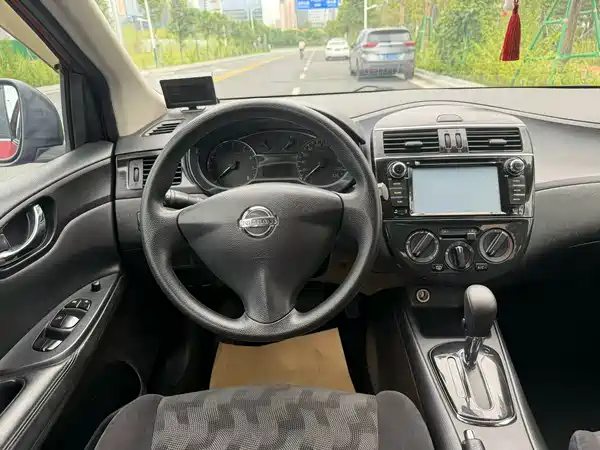 Nissan Tiida 2014