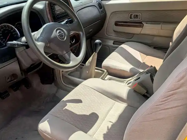 Nissan D22 2014