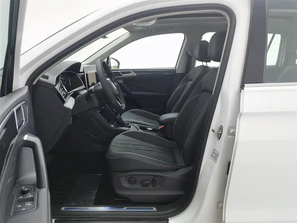 Volkswagen Tiguan L PHEV 2023 — фото 10
