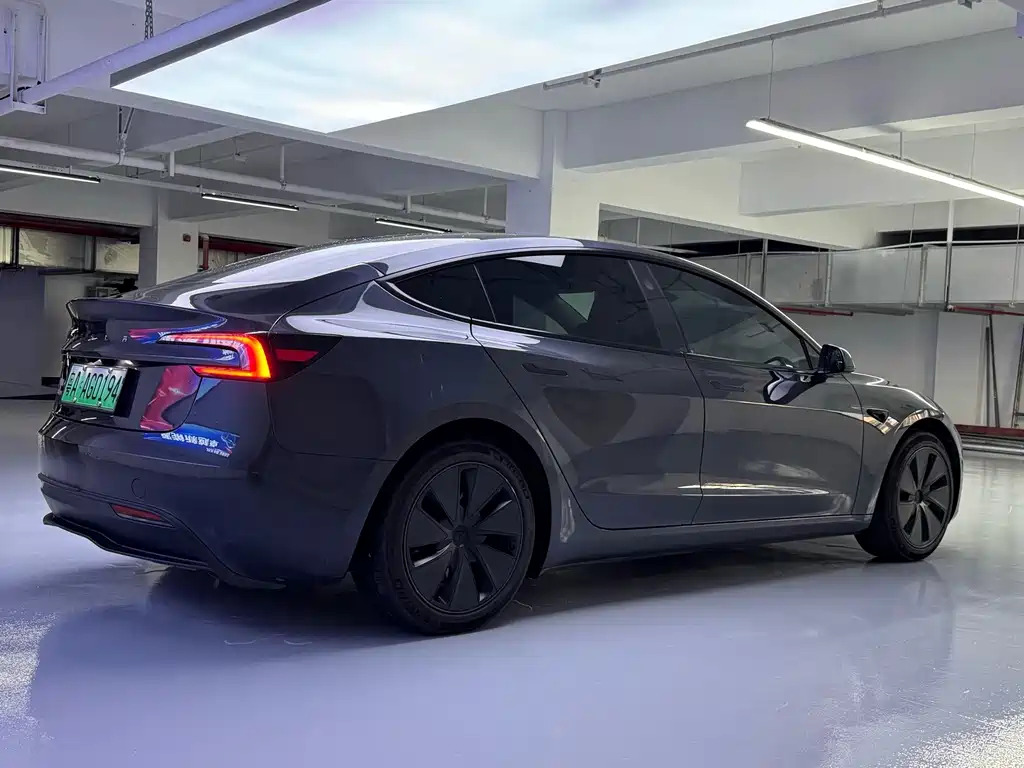 Tesla Model 3 2024 — фото 12