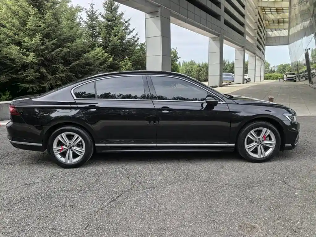 Volkswagen Magotan 2025