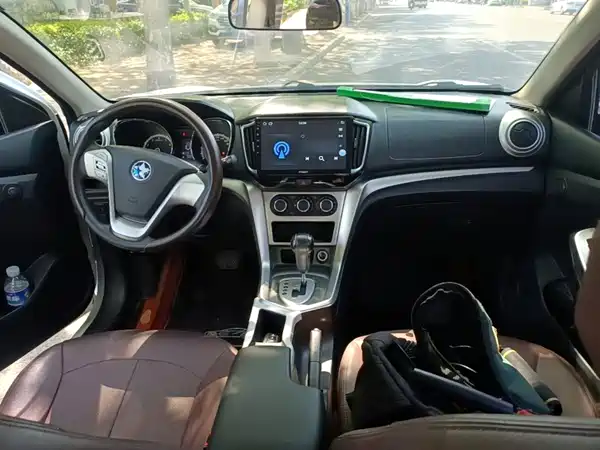 Venucia T70 2015