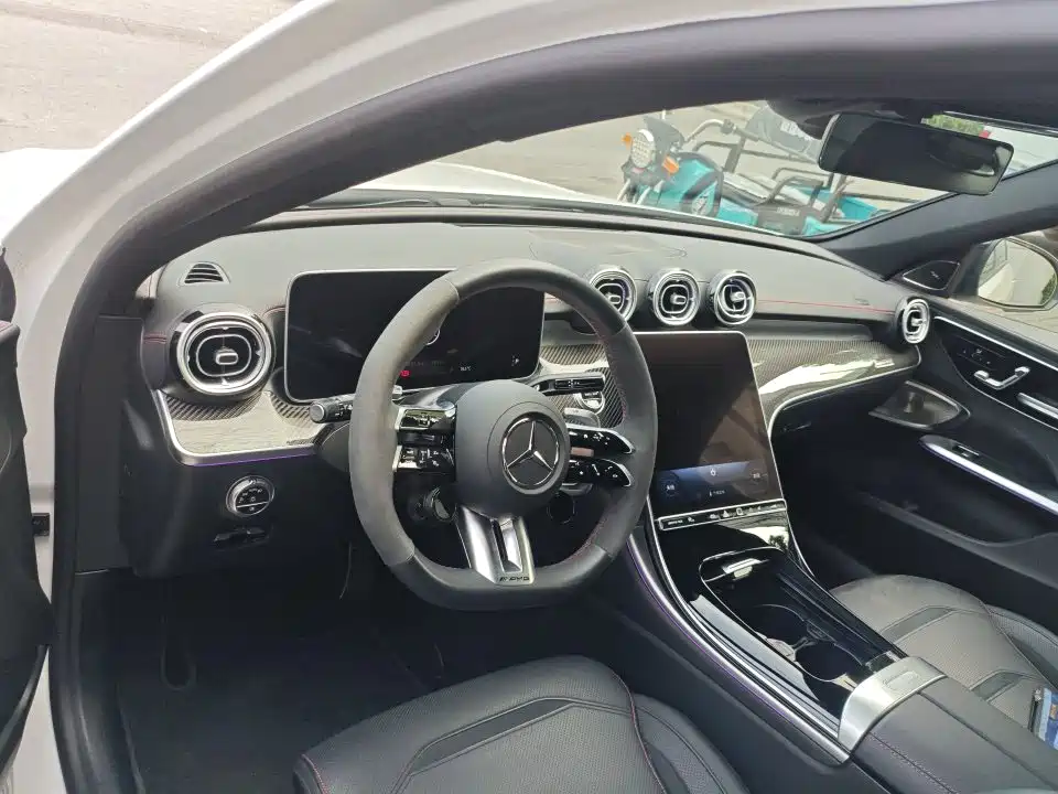 Mercedes-Benz C-Class AMG 2025 — фото 2