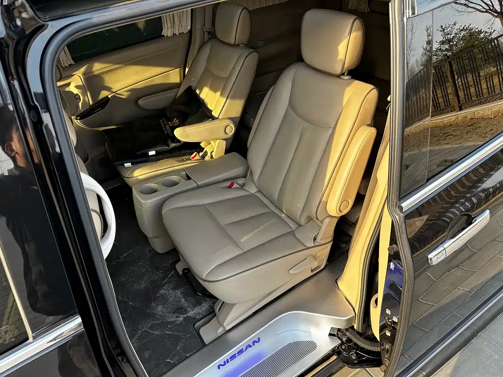 Nissan Quest 2015 — фото 10