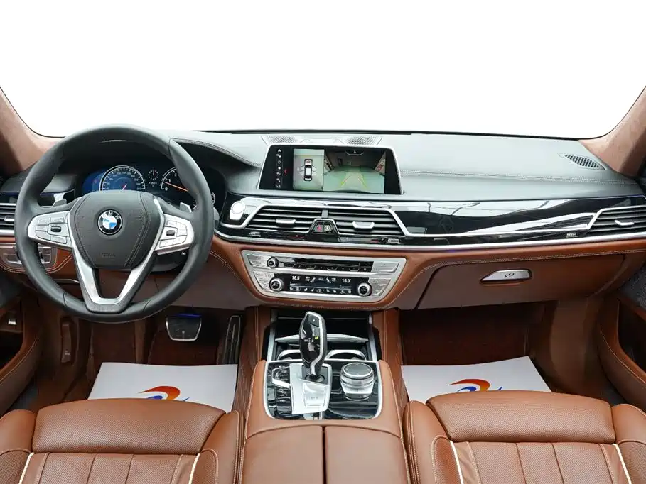 BMW 7 Series 2019 — фото 16