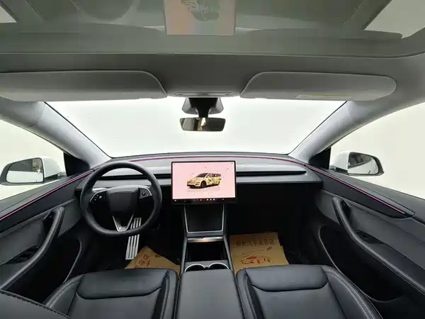 Tesla Model Y 2025
