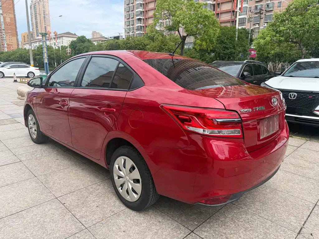 Toyota Yaris L 2020 — фото 9