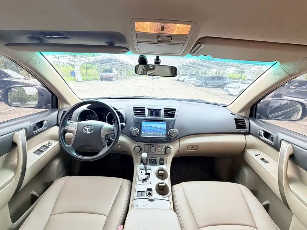 Toyota Highlander 2010 — фото 16