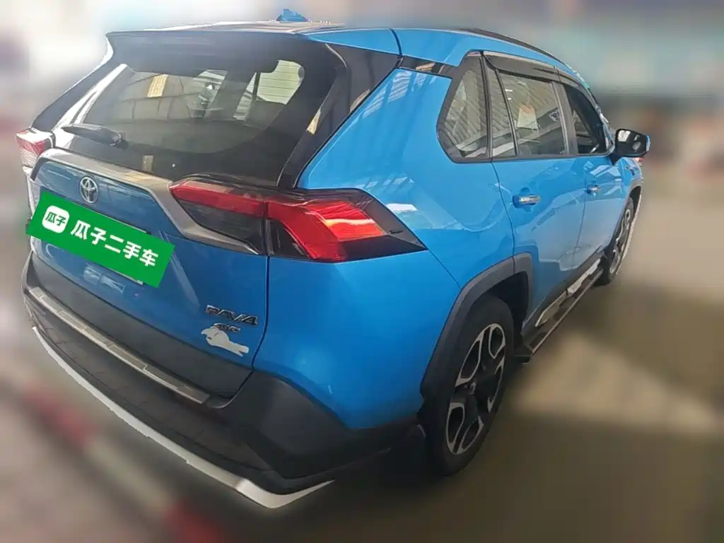Toyota RAV4 2019 — фото 12