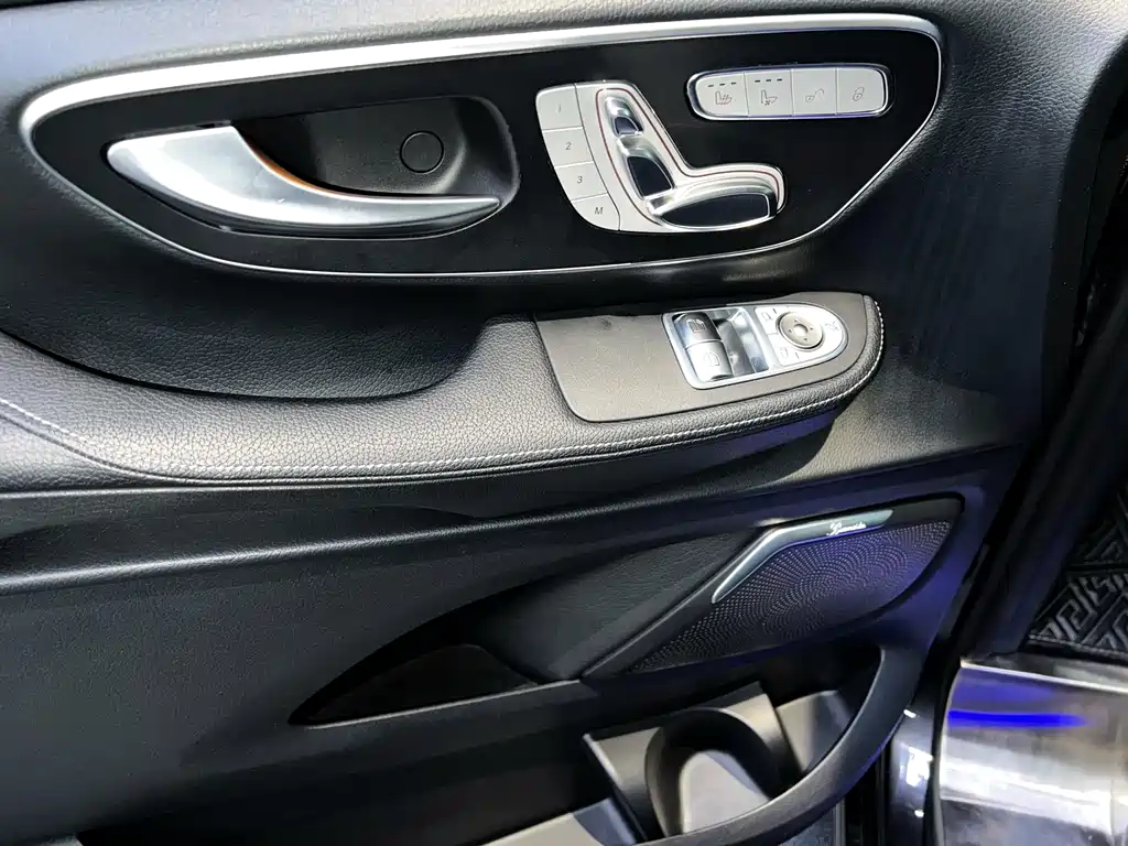 Mercedes-Benz V-Class 2020 — фото 11