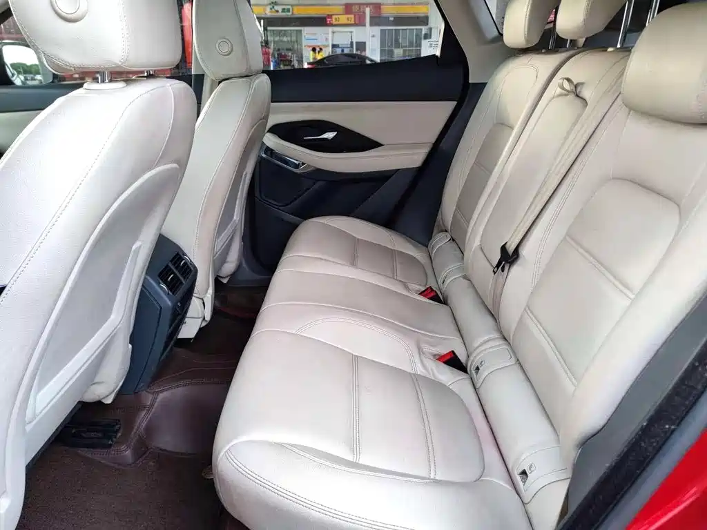 Jaguar E-PACE 2019 — фото 9