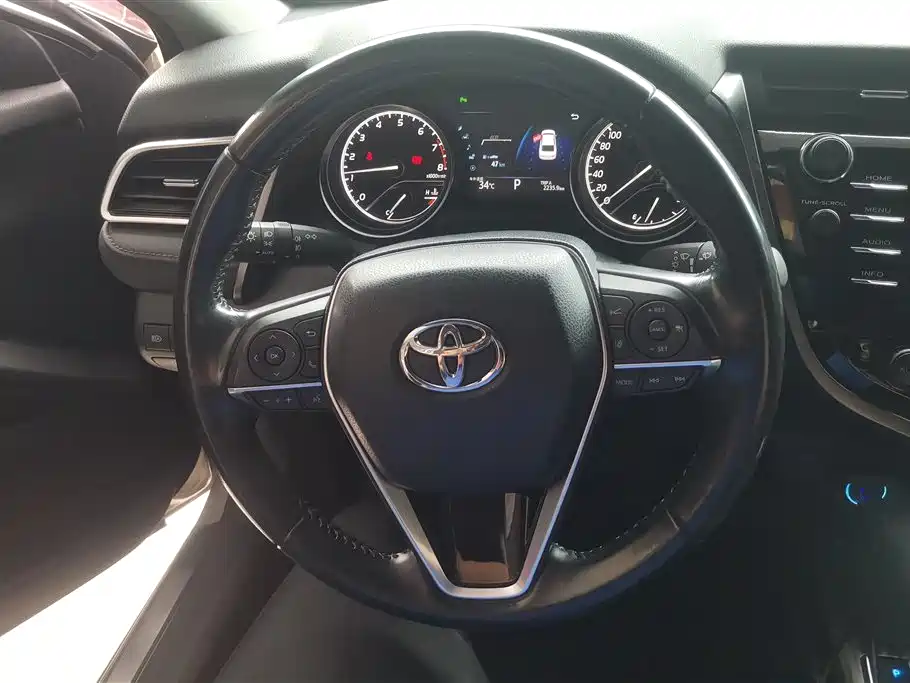 Toyota Camry 2018 — фото 15