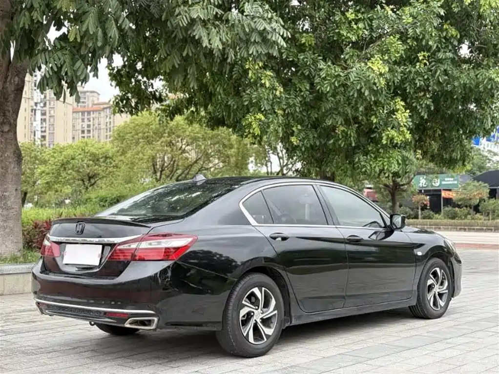 Honda Accord 2018 — фото 7