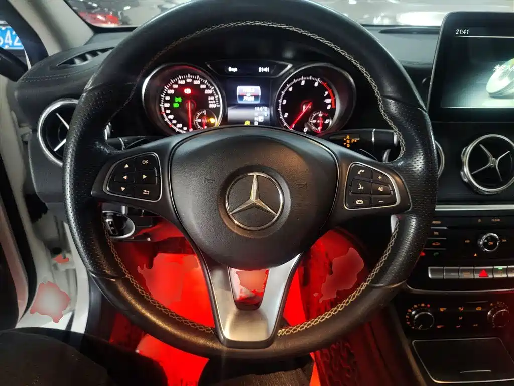 Mercedes-Benz GLA 2018 — фото 11