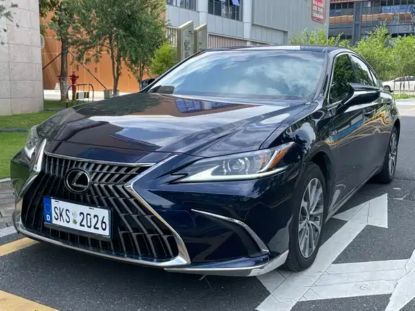 Lexus ES 2024