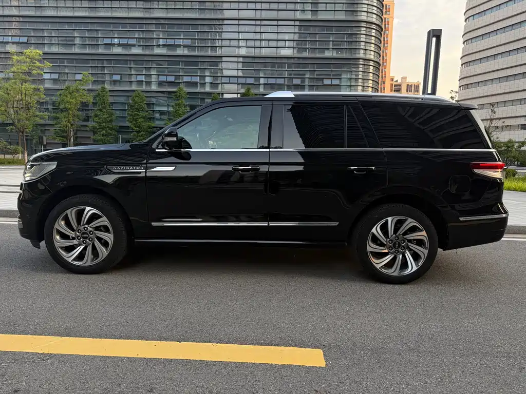 Lincoln Navigator 2022 — фото 4