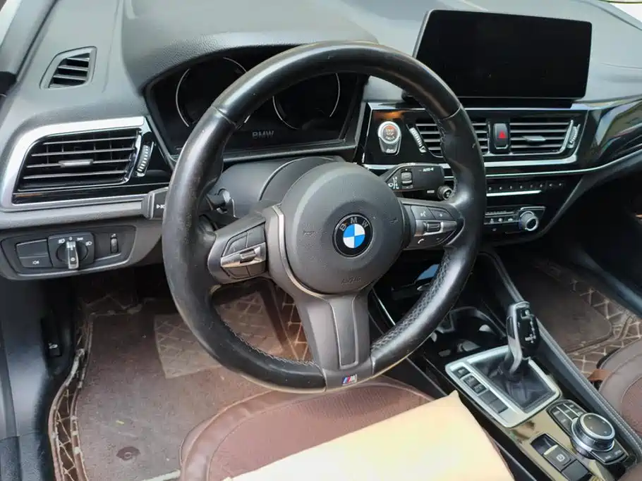 BMW 1 Series 2022 — фото 15