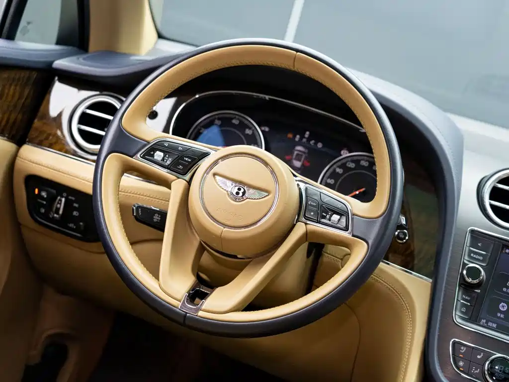 Bentley Bentayga 2020 — фото 15