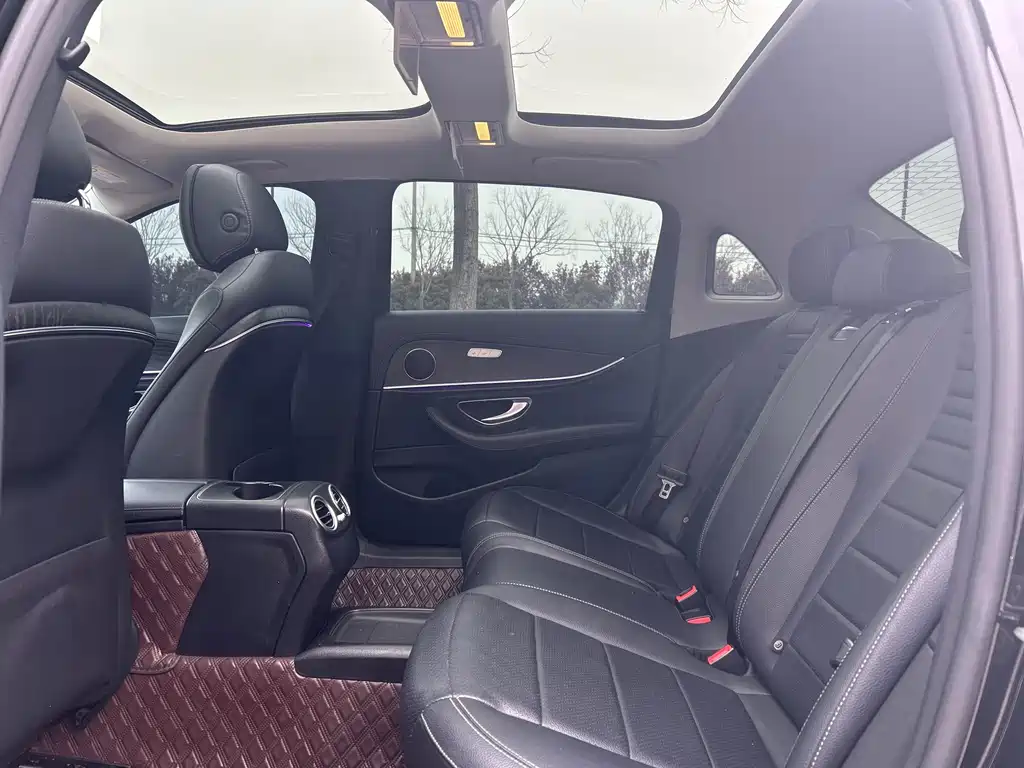 Mercedes-Benz E-Class 2020 — фото 15