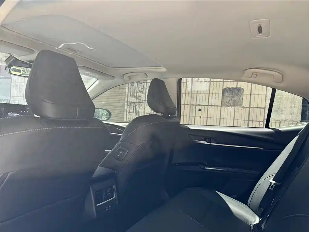 Toyota Camry 2025 — фото 13