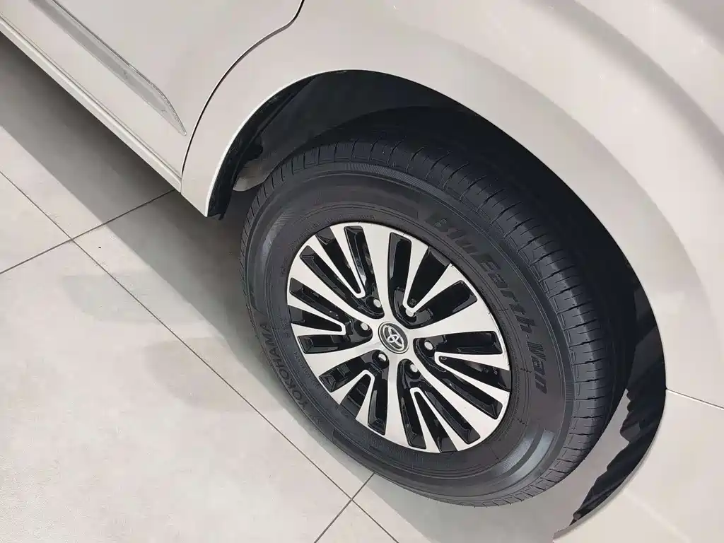Toyota Hiace 2025 — фото 4