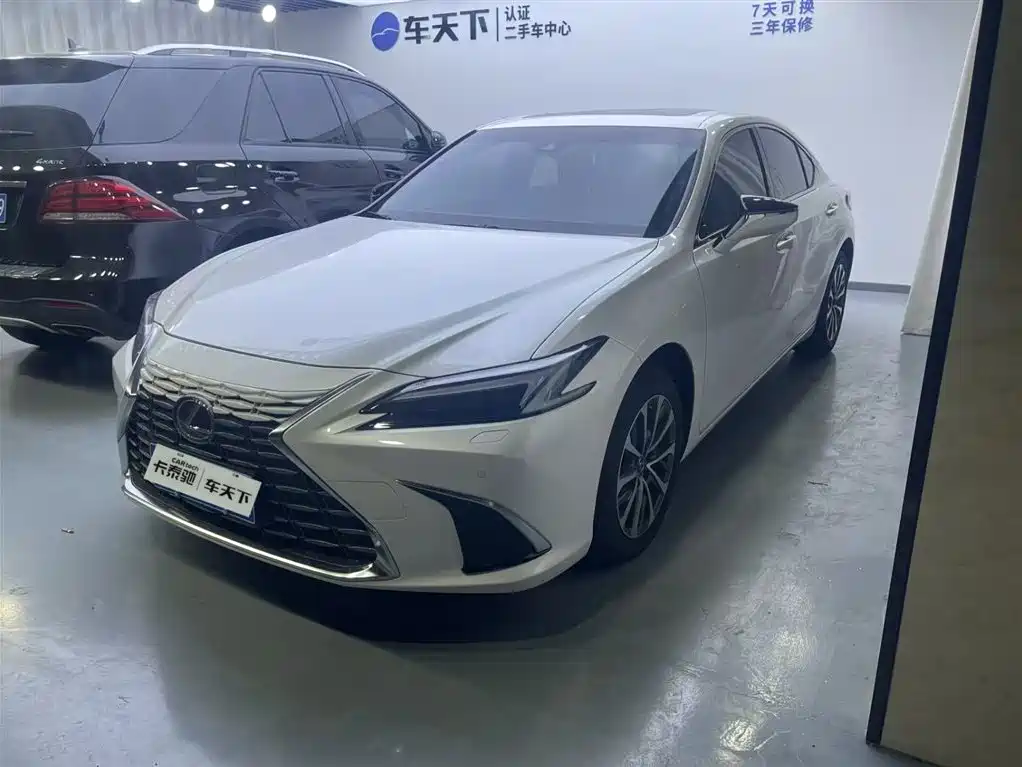 Lexus ES 2026 — фото 1