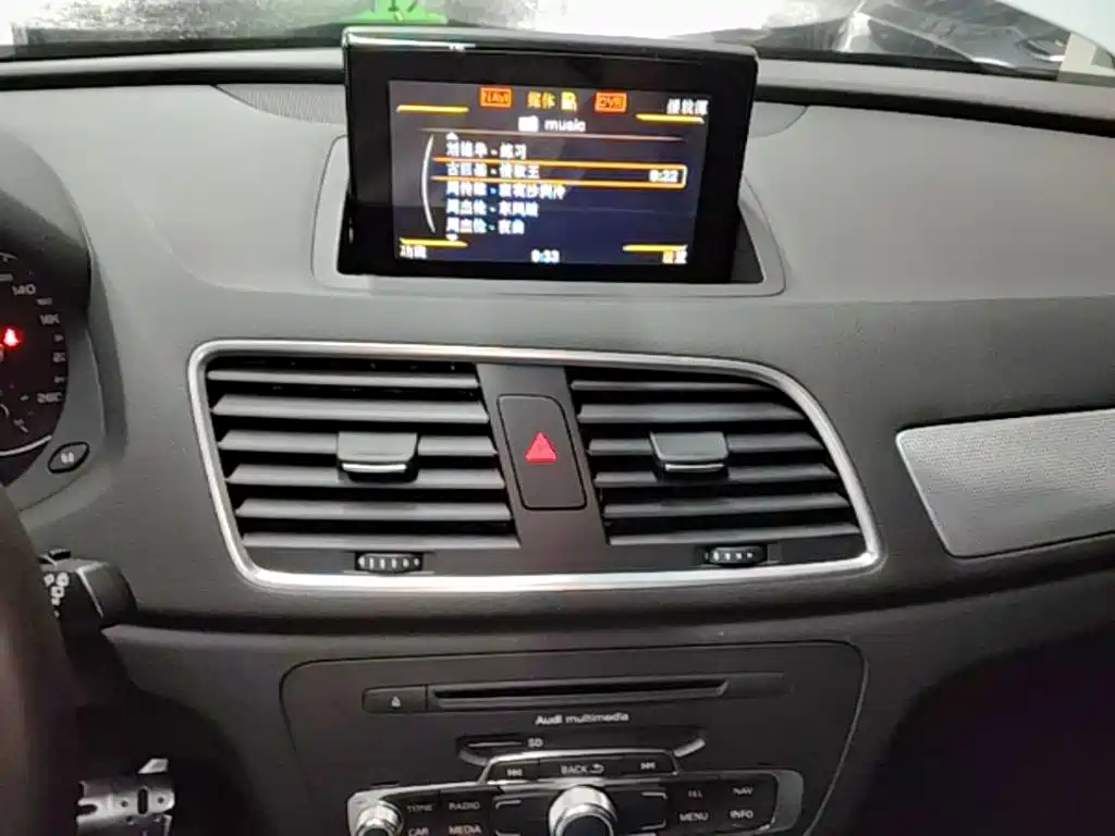 Audi Q3 2015 — фото 13