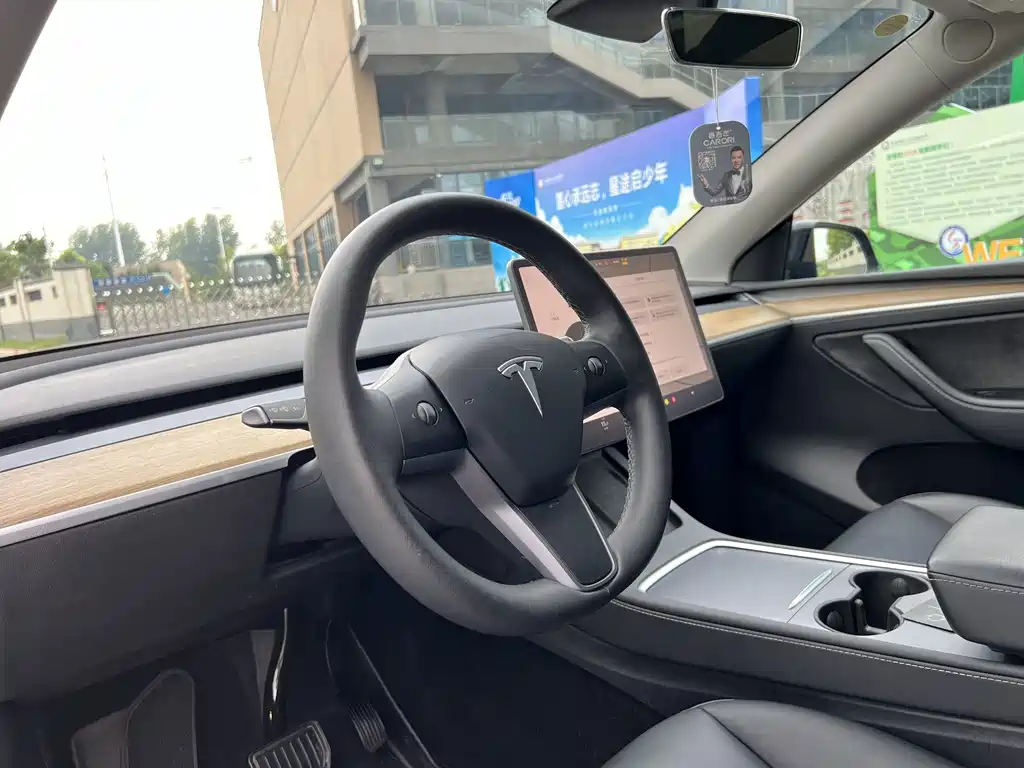 Tesla Model Y 2023 — фото 11