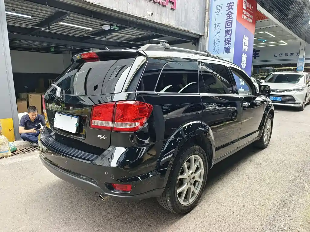 Dodge Journey 2016 — фото 12