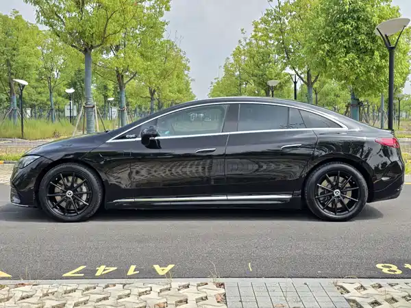 Mercedes-Benz EQE 2024