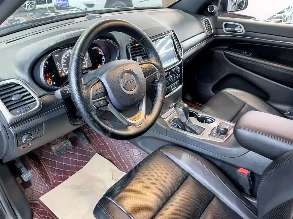 Jeep Grand Cherokee 2021 — фото 13