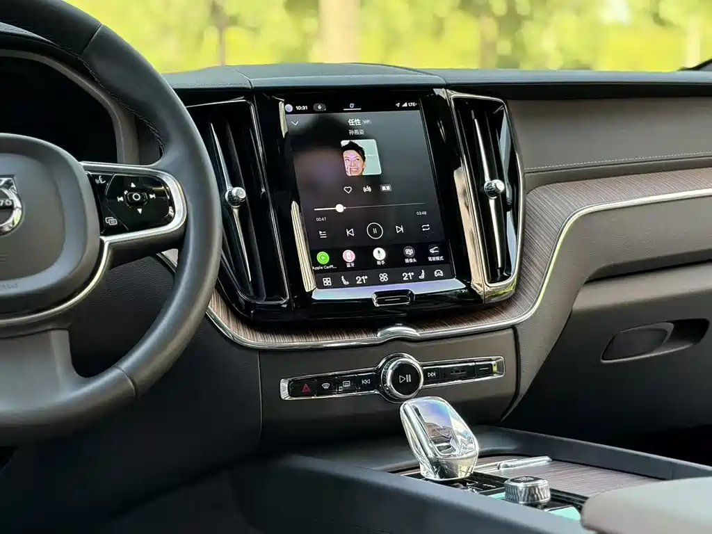 Volvo XC60 2022 — фото 16