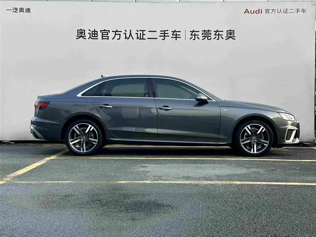 Audi A4L 2022 — фото 3