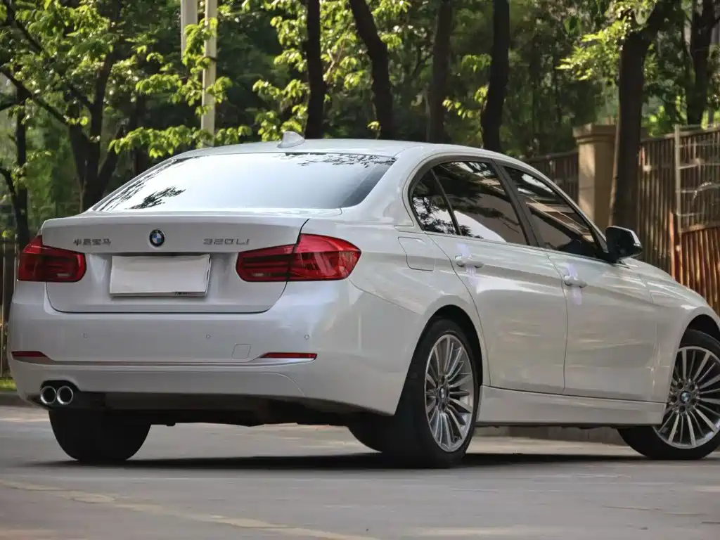 BMW 3 Series 2019 — фото 14