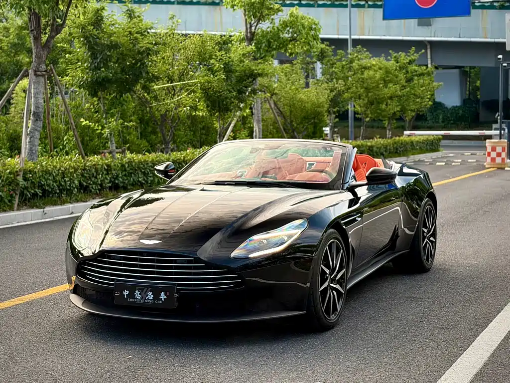 Aston Martin DB11 2023