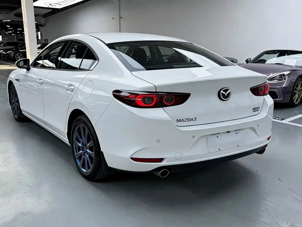 Mazda 3 Axela 2019 — фото 9