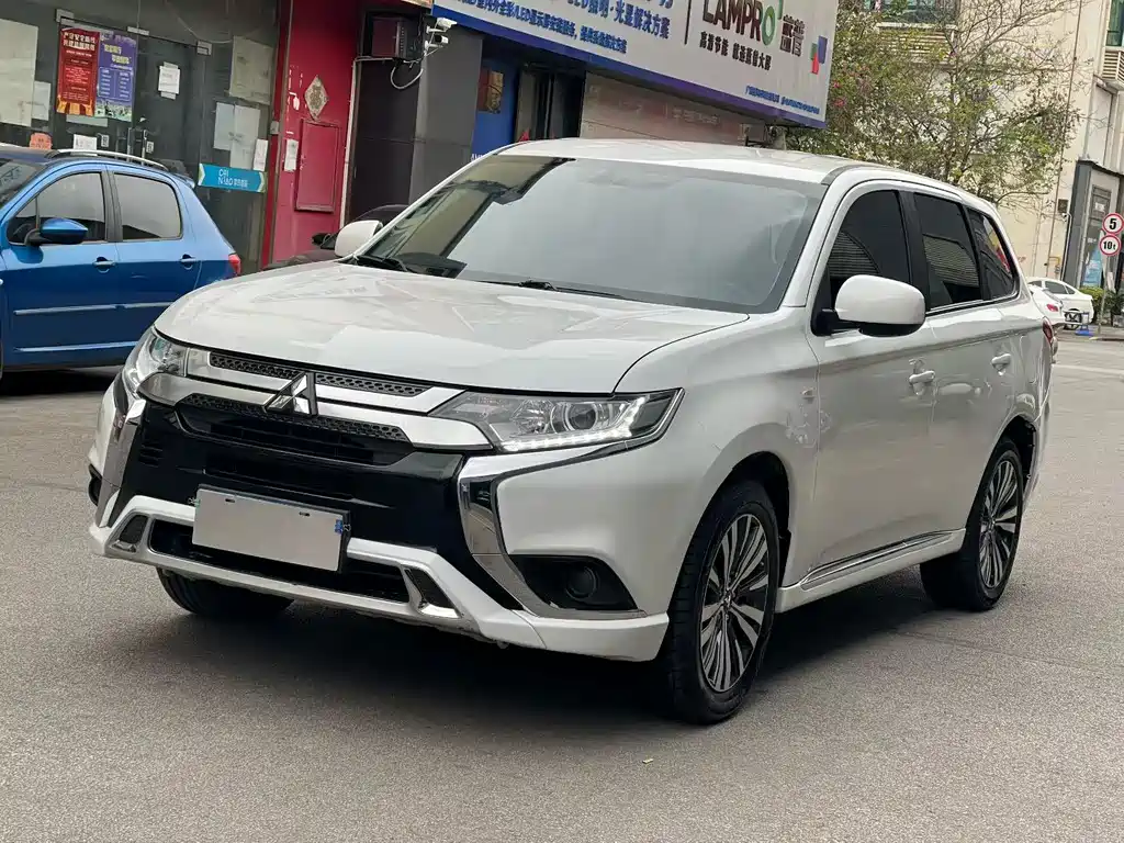 Mitsubishi Outlander 2022