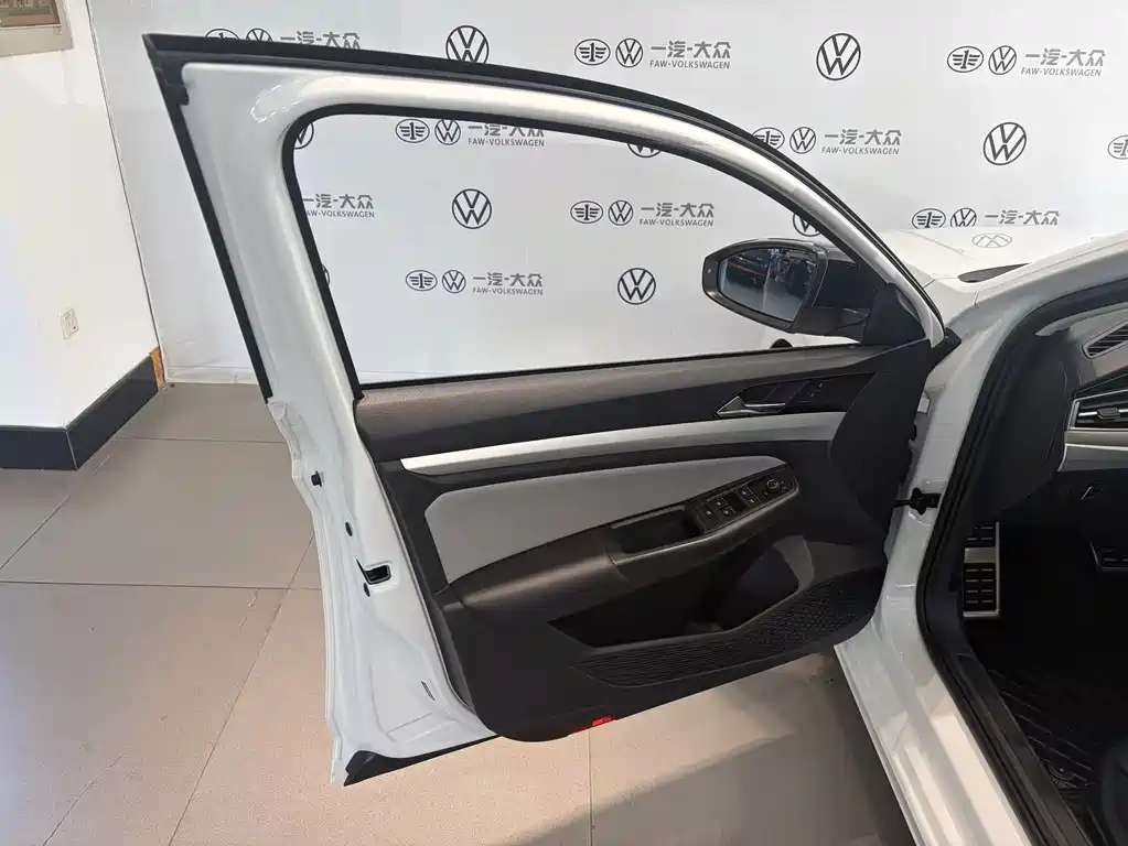 Volkswagen Bora 2023 — фото 11