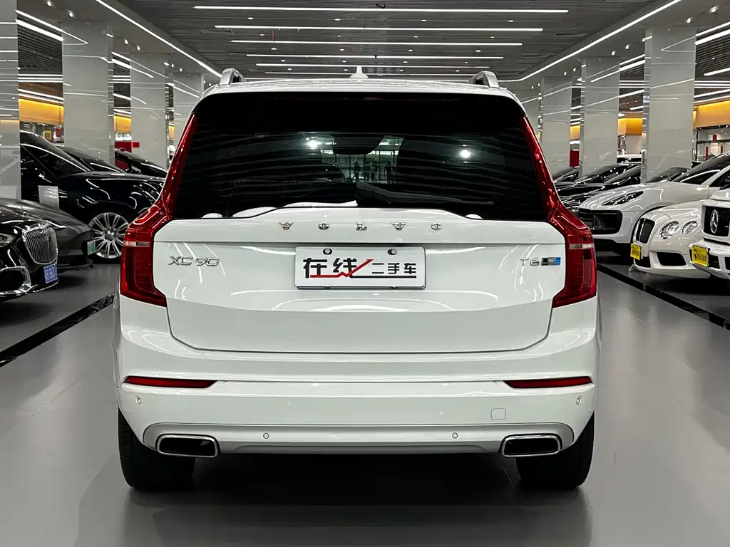 Volvo XC90 2018 — фото 11