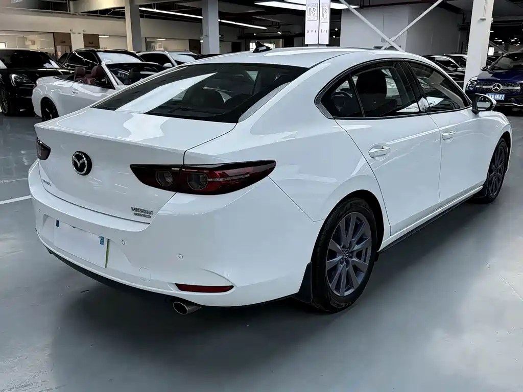 Mazda 3 Axela 2019 — фото 11